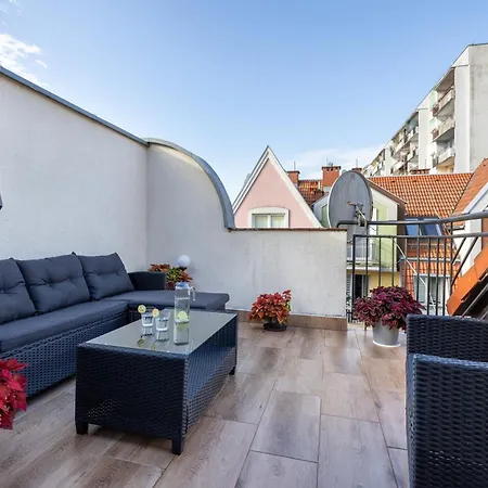 Heart Of With Terrace & Old Town View By Renters Appartement